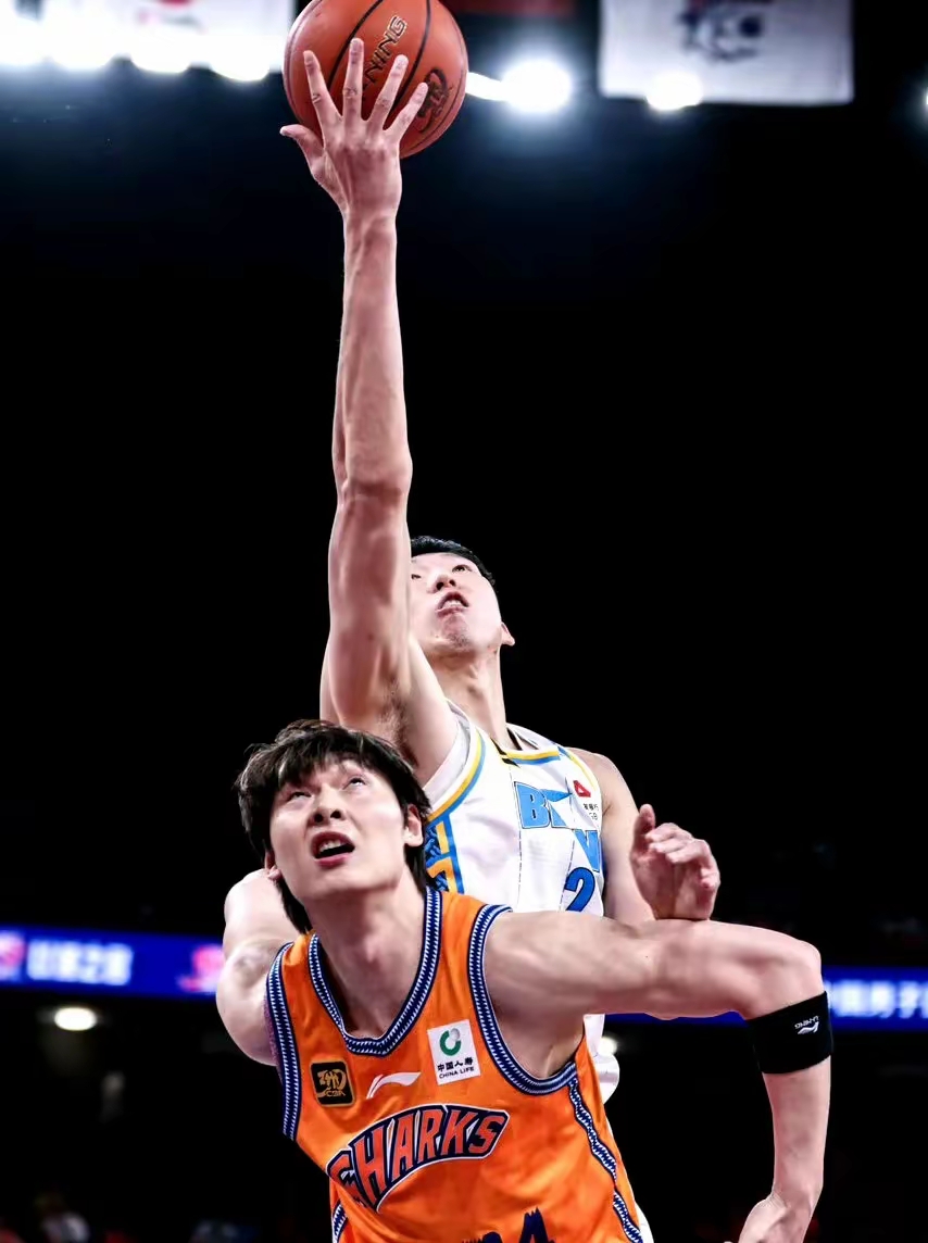 包含今夜CBA常规赛焦点战，纽约尼克斯强势反弹，底气十足，赛季目标并未改变的词条