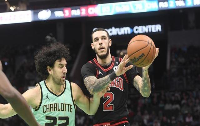 包含冲刺阶段夏洛特黄蜂备战NBA季后赛，篮板制胜细节曝光，更衣室稳定，高层口径保持一致的词条