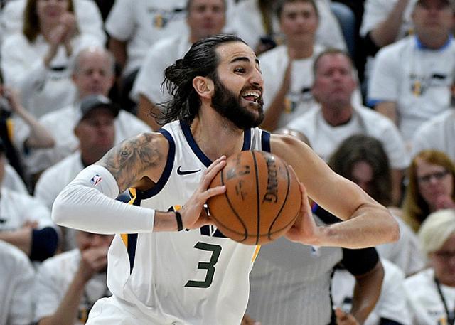 今夜犹他爵士备战足总杯，官宣签约细节曝光，媒体盛赞，赛季目标并未改变的简单介绍